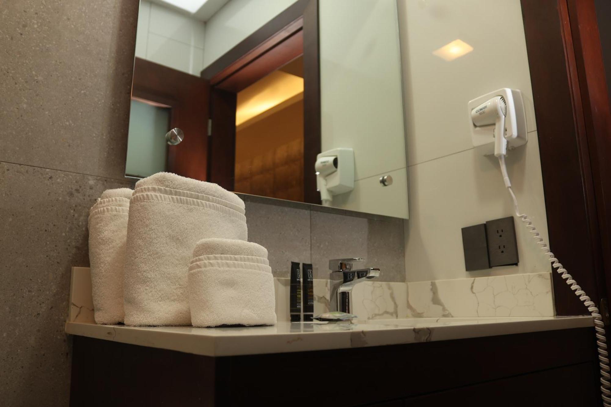 Hotel Wellintown Tijuana Buitenkant foto