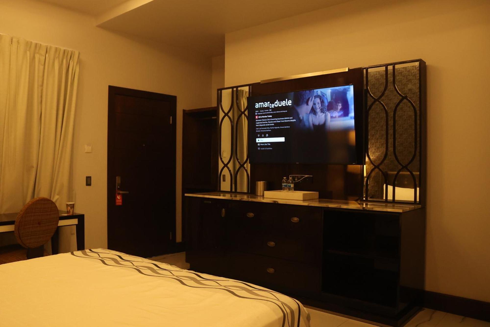 Hotel Wellintown Tijuana Buitenkant foto